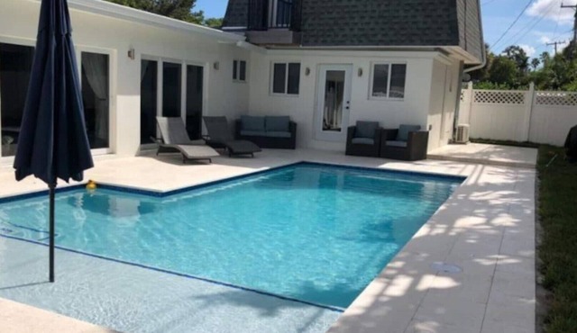 Modern 5BR Mansion Minutes Away from Miami Beach