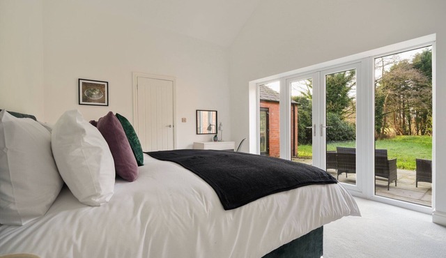 Modern 5BR Victorian Home in Liverpool