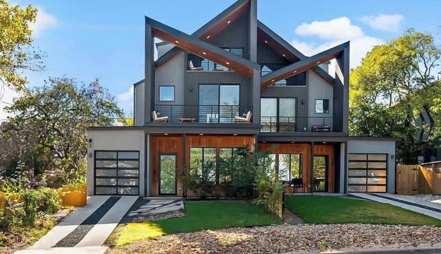 Modern 5BR Villa w/Pool, Hot Tub, Sauna, Views