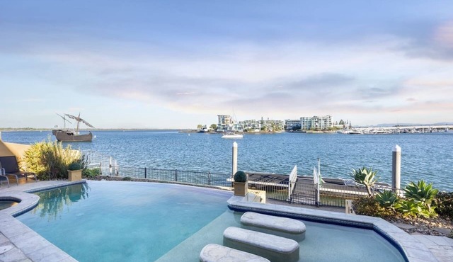 Modern 5BR Waterfront Escape Balcony & Dock Access