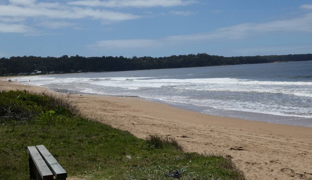 Modern 5brm Beachfront Bliss - Fur babies welcome - foot steps to golden sands