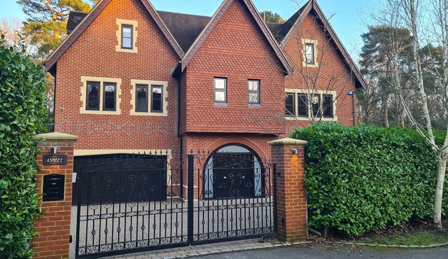 Modern 6,771 ft2 Surrey estate with landscaped gardens just steps to Golf Course