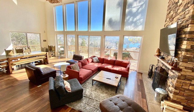 Modern 6 bedroom retreat, stunning lake views, close to village!