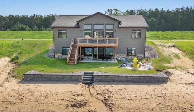 Modern 6BR Lakefront Escape Private Beach Sleeps 20 Pets+ Dells 30min