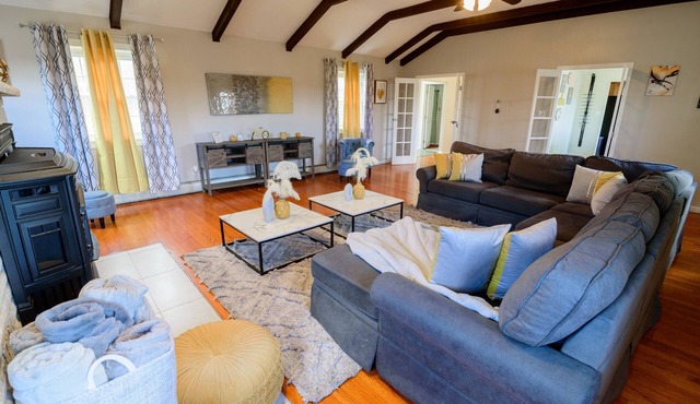 "Modern 6BR Pocono Lake View Home Near Attractions W Balcony”