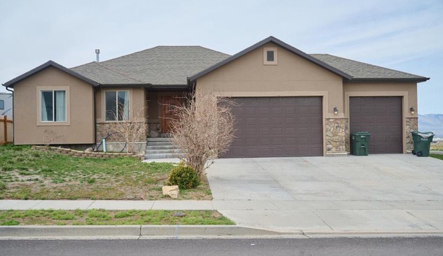 Modern 7 bedroom 4 bathroom home Tooele 16 Guests