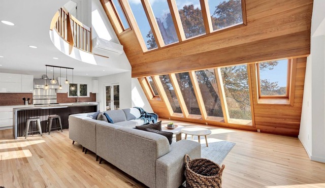 Modern 7BR Retreat/MarshViews/Hot tub/5mins to beach/Chef’s Kitchen/Large Grps