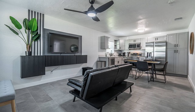 Modern 8 Sleeper near Downtown Orlando