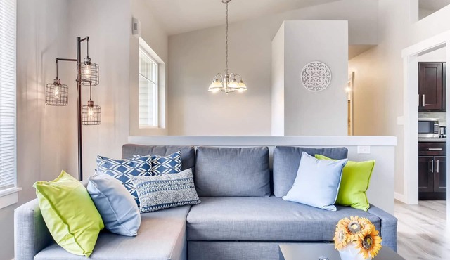 Modern A/C Home-close to Seattle,Boeing,Snohomish Weddings.Large yard w/firepit