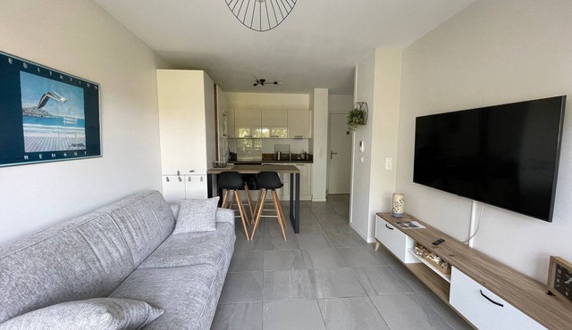 Modern Apartment in Vieux-Boucau: Near Beach, Shops, Parking & Terrace