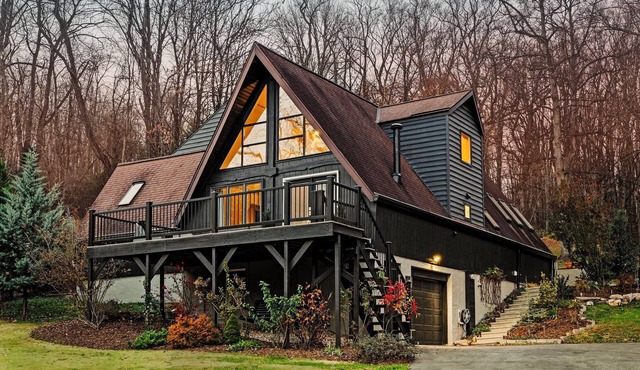 Modern A-Frame, Family-Friendly, Near Trails & Nature, Fire Pit + Trampoline