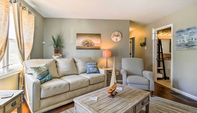 Modern Abode w/Patio ~ 1 Mi to Stockton Lake!