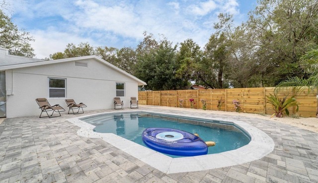 Modern Adobe Oasis~Heated Pool~Fresh Remodel