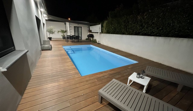 Modern air-conditioned house with swimming pool in a quiet location 15 kms from Albi