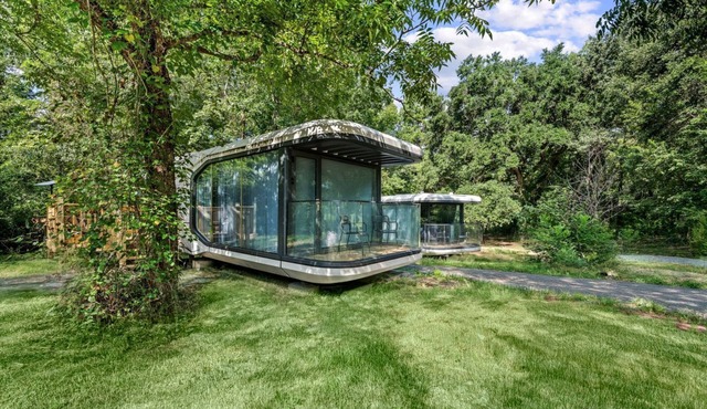 Modern Airstream Glamping with Pond Views in Rural South Carolina