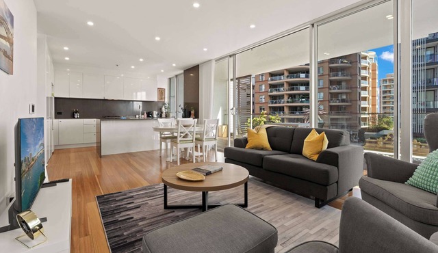 Modern Airy Haven Near Beach & City