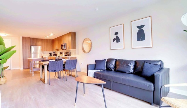 Modern Alexandria Apt | Shopping & Metro Nearby