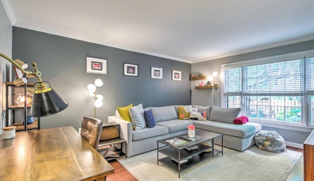 Modern Alexandria Townhome 6 Mi to Old Town!