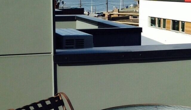 Modern Alki Beach House - Steps from the Sand