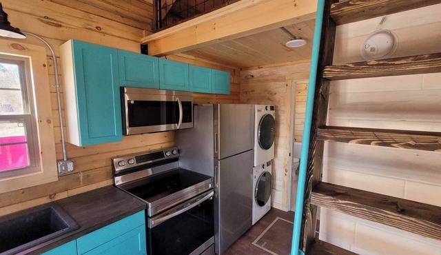 Modern All-Season Cabin Near Nature & Town