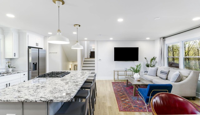 Modern Alpharetta Home-Sleeps 9