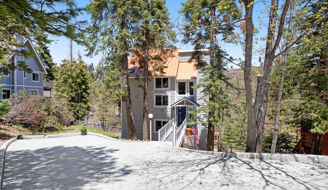 Modern alpine escape with two decks, grill, private sauna, fireplace
