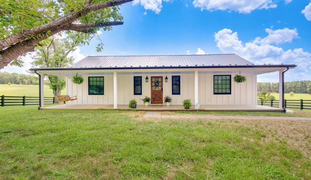 Modern Altavista Farmhouse w/Countryside Views