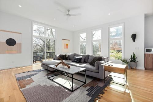 Modern Amenities Downtown - Raleigh Craftsman