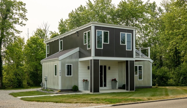 Modern Amish Country Home, close to Berlin, Millersburg, Wooster, Loudenville.