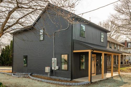 Modern Amish Country Retreat w/Hot Tub.