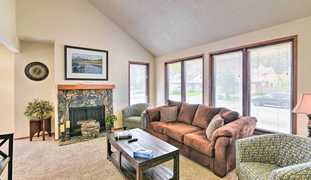 Modern Anchorage Townhome: 8 Mi to Downtown!