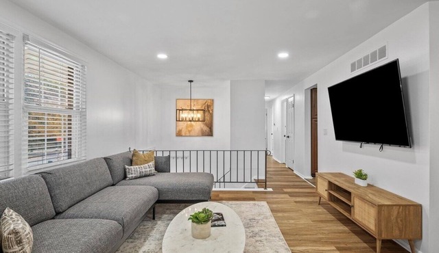 Modern and Accessible 5 Bedroom Home in Cranberry, Pittsburgh with a Game Room