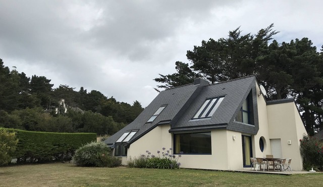 Modern and bright villa with stunning sea views. Wireless