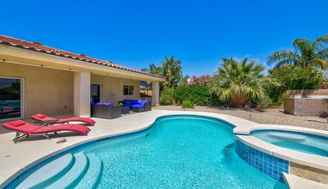 Modern and Clean 3 bedroom at the edge of Desert Hot Springs NEW!