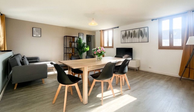 Modern and Comfortable 1-Bedroom Apartment &ndash; Residential Area in the City, Very Close to the Center