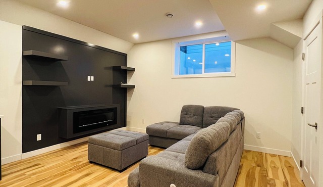 Modern and Comfortable Basement Suite – Minutes from Downtown!