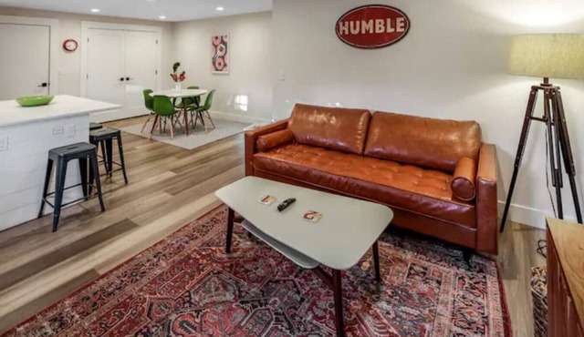 Modern and Contemporary 2BD/2Bath in SE Boise