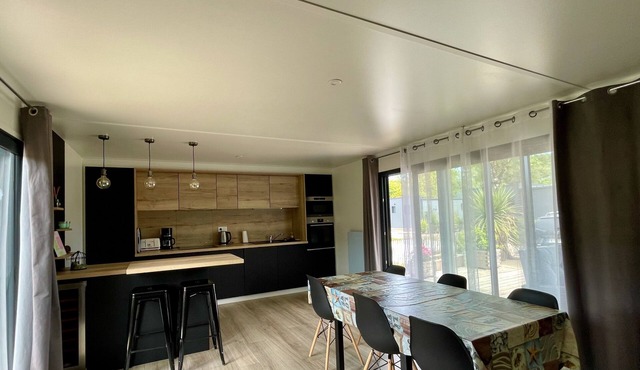 Modern and cosy ecolodge, shared heated pool, Les Mathes