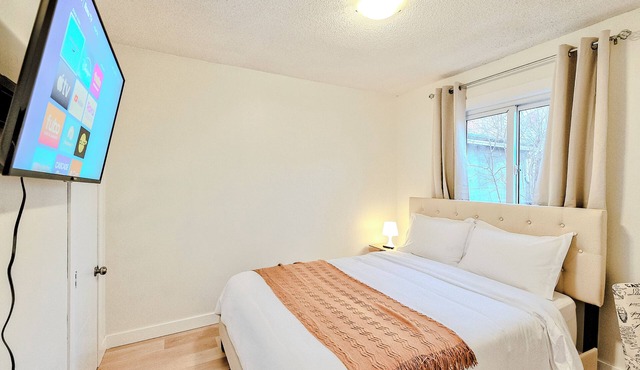 Modern and Cozy: 4Bed 2Bath Home