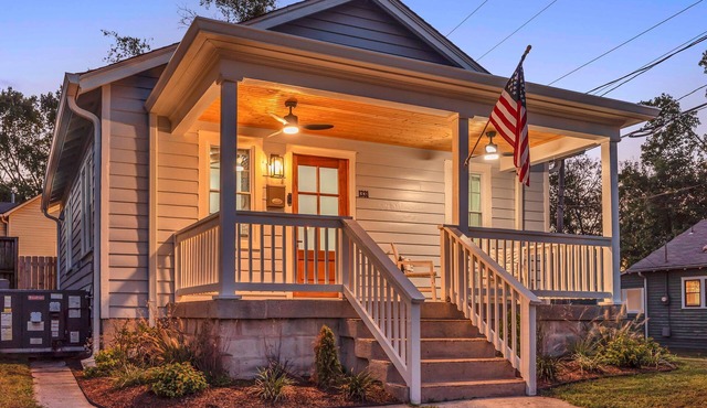 Modern and Cozy Bungalow Near City Center