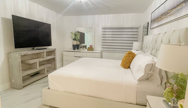 Modern and Cozy Home with King Bed Suite in Miami (fully equipped)