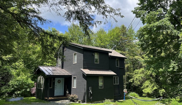 Modern and Cozy retreat minutes from Stratton mt.