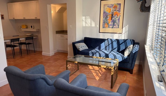 "Modern and Exquisite Apartment in central location.