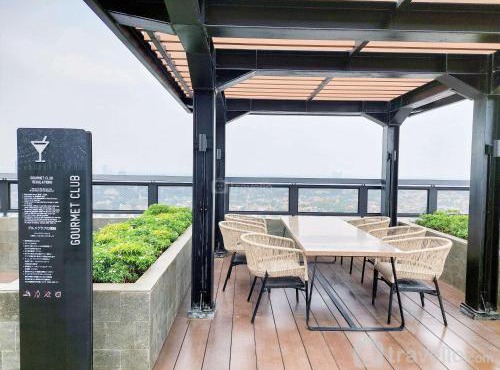 Modern and High Floor 2BR Bintaro Embarcadero Apartment By Travelio