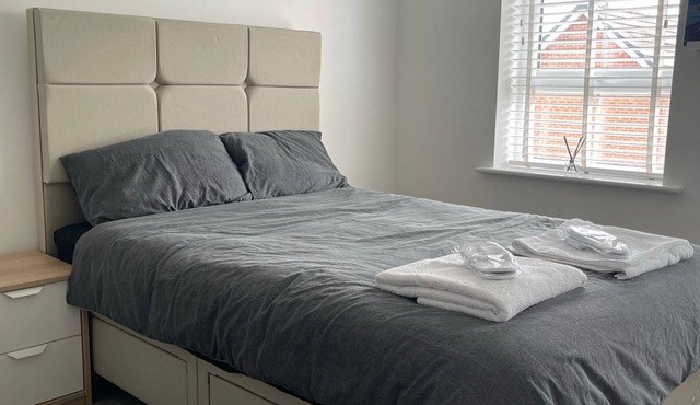 MODERN, AND IMMACULATE PRIVATE ROOM IN NUNEATON.