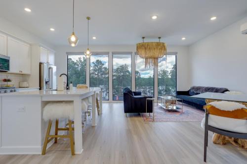 Modern and Luxe Lake Arrowhead Villa Near Marina!