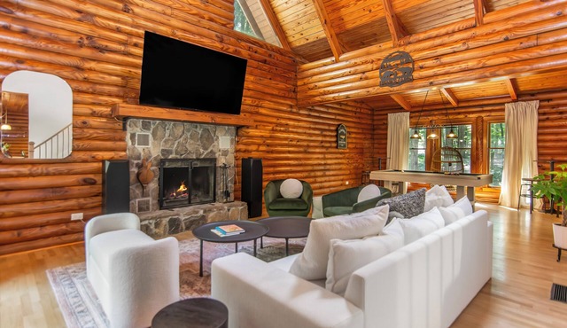 Modern and Luxurious Cabin Retreat, 5 minutes from Cumming City Center