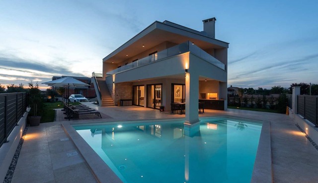 Modern and luxurious villa with pool, jacuzzi and fantastic panoramic sea views