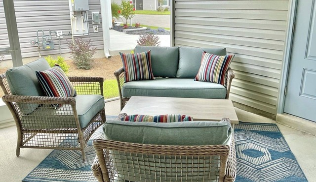 Modern and NEW Villa, only 3 minute Golf Cart ride to EASTPORT in THE VILLAGES