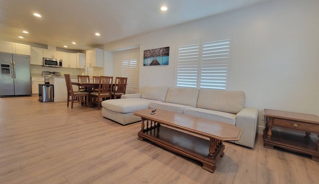 Modern and private 3-bedroom house near Freeway and major tourist attractions